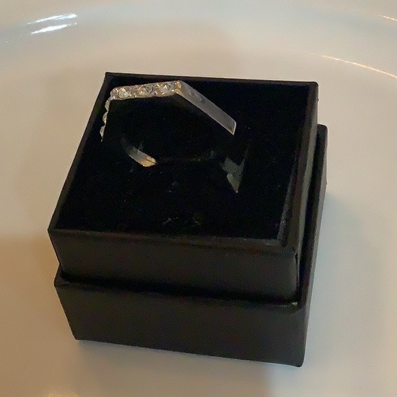 Ring with white sapphires size 8 hexagon shaped 7 stones white gold - Picture 3 of 6